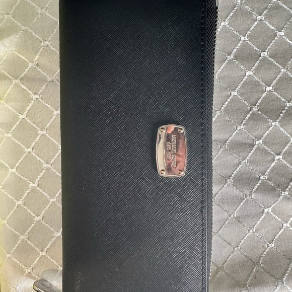 Michael Kors Black Zip Wallet - Picture 1 of 7